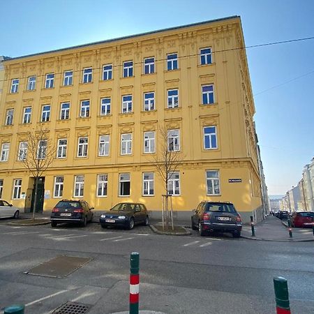 Trendy Apartment Near Schloss Schonbrunn Виена Екстериор снимка