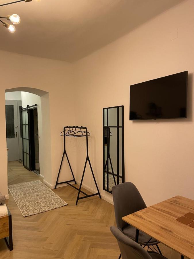 Trendy Apartment Near Schloss Schonbrunn Виена Екстериор снимка