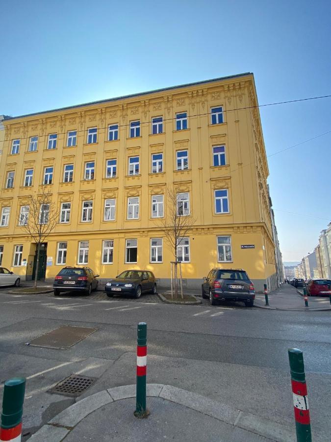 Trendy Apartment Near Schloss Schonbrunn Виена Екстериор снимка